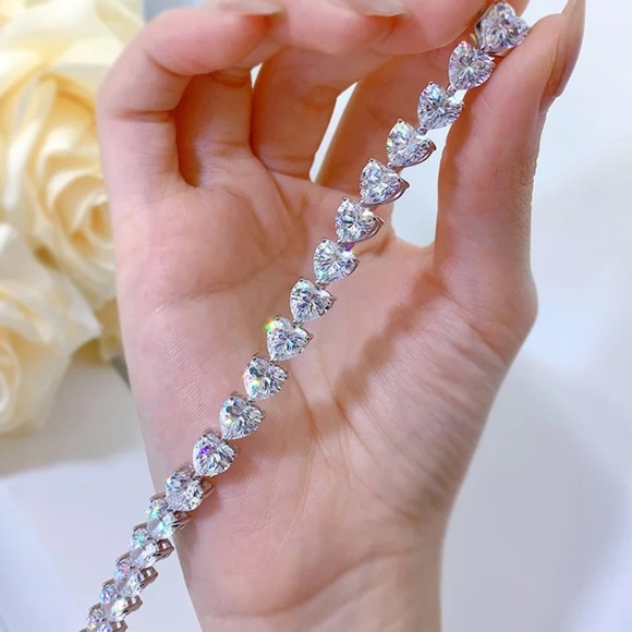 ❤️18k 23ct Heart Tennis Bracelet - Picture 8 of 16